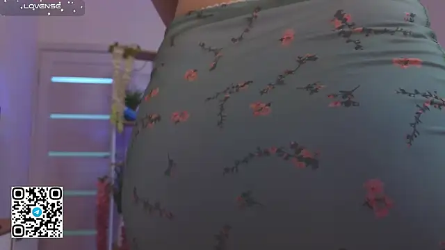 oliviabr0wn0 online show from October 27, 2:07 am