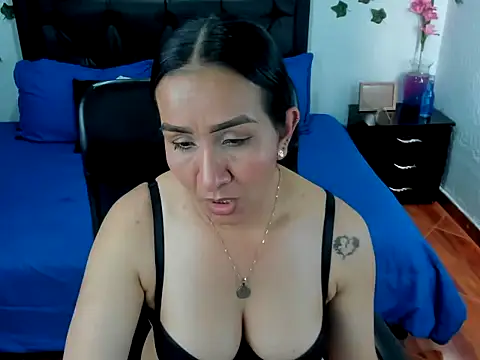 Snapshot of Violeta_stilll chatting on October 2, 8:03 pm Violeta stilll online show from October 2, 8:03 pm