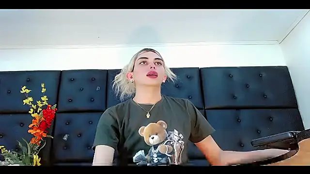 Daniela Pink  online show from February 26, 11:15 pm