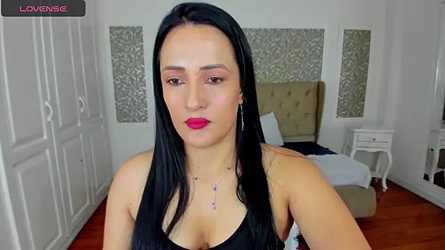 KimWessel  online show from February 12, 5:47 pm