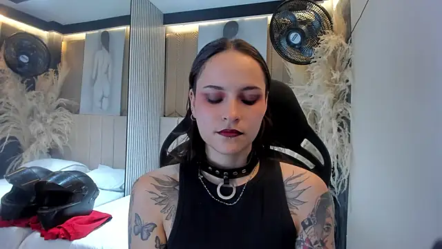 AnnyThompson  online show from April 2, 9:34 pm