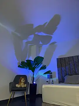 milaivanova online show from November 13, 12:37 pm