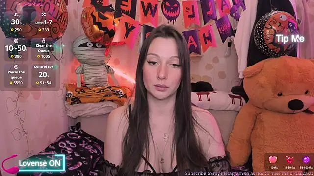Snapshot of Lilly_Black88888 chatting on October 18, 9:27 pm Lilly Black88888 online show from October 18, 9:27 pm