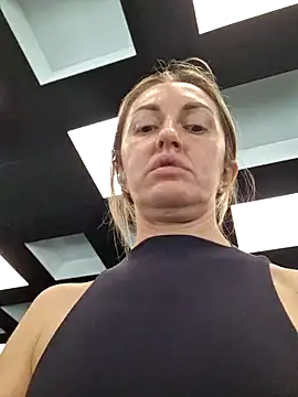 Miss    Mia  online show from February 19, 11:10 am