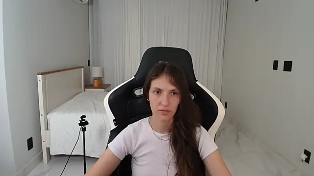 upssnowy online show from August 5, 11:22 pm
