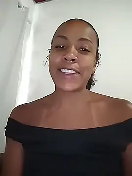 Julia Pretinha online show from January 8, 1:37 pm