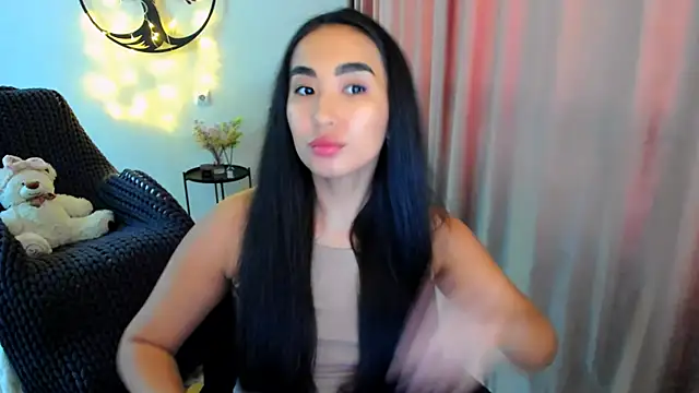 worldofkim online show from February 6, 10:40 am