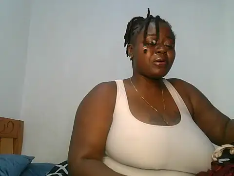 t-QueenSlyy online show from November 5, 7:35 am