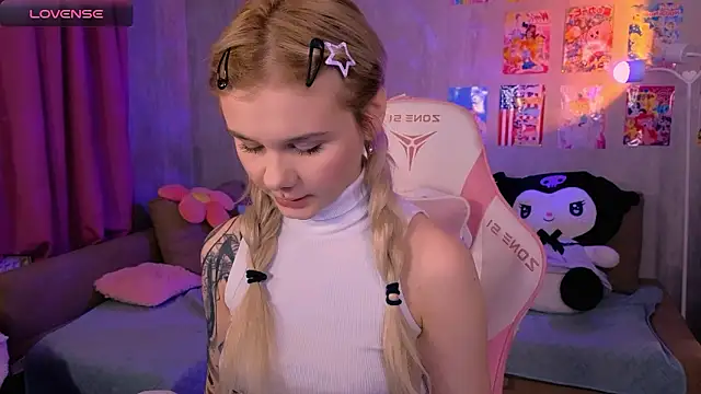 Britney Lynch online show from March 6, 6:47 pm