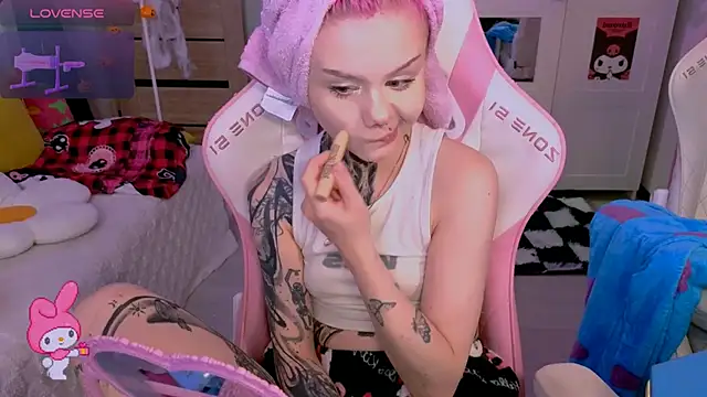 Britney Lynch online show from October 31, 6:45 pm