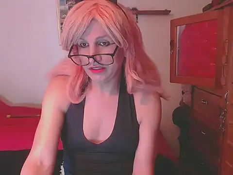 Snapshot of LorenJade chatting on October 20, 7:44 am LorenJade online show from October 20, 7:44 am