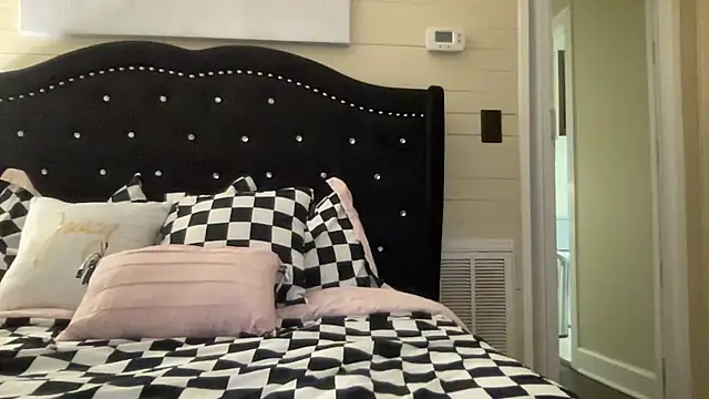 sexylilly69 online show from April 30, 1:11 am