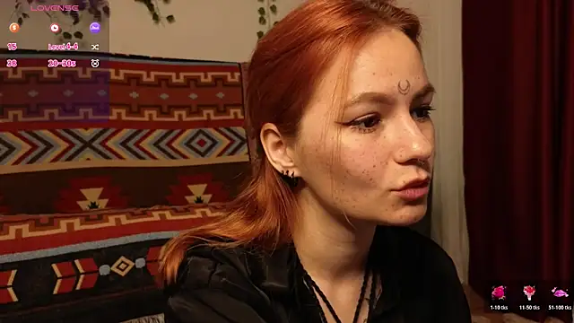 girl with snaketatto0 online show from December 14, 1:55 am