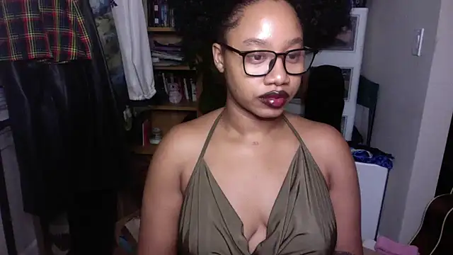 Snapshot of goddessdaisysky chatting on September 25, 3:05 am goddessdaisysky online show from September 25, 3:05 am