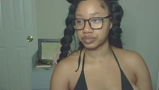 Snapshot of goddessdaisysky chatting on October 17, 12:47 am goddessdaisysky online show from October 17, 12:47 am