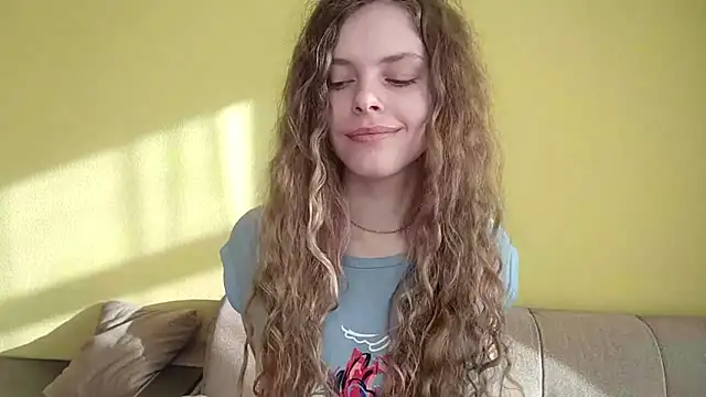 RayaNenlia online show from March 18, 5:45 am