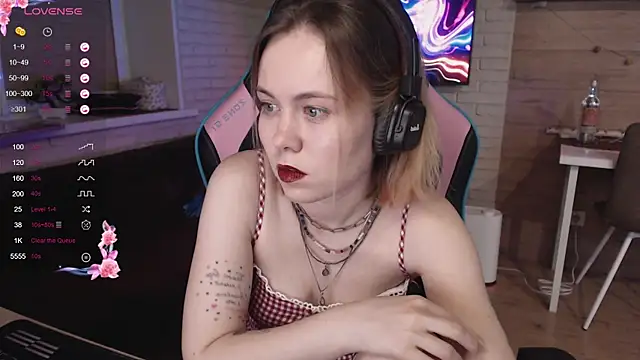 lucy mirror online show from December 1, 10:01 pm