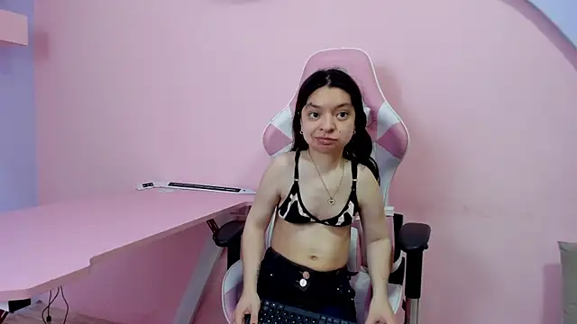 CharlotteMuller online show from December 3, 8:00 pm