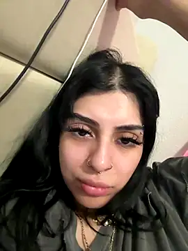 ThickerThanYoBitch online show from October 8, 3:11 am