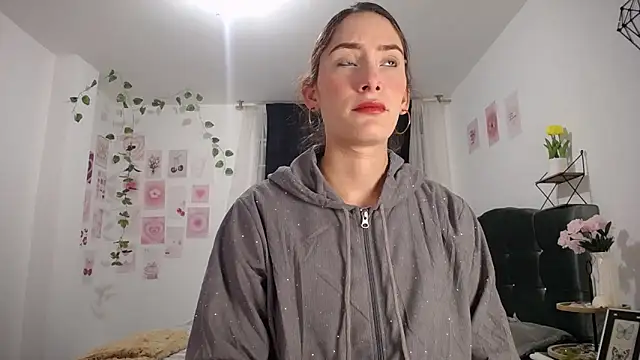 IsaBaileys  online show from May 6, 2:48 am