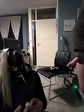 Knuffelstaaf123 online show from November 11, 2:18 am