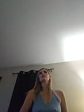 ellieconradxo online show from July 31, 3:51 am