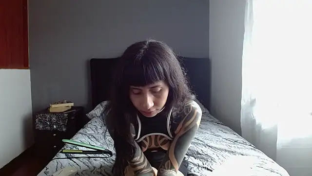 Emilia 1995 online show from June 24, 6:18 pm