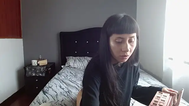 Snapshot of Emilia_1995 chatting on October 19, 7:38 pm Emilia 1995 online show from October 19, 7:38 pm