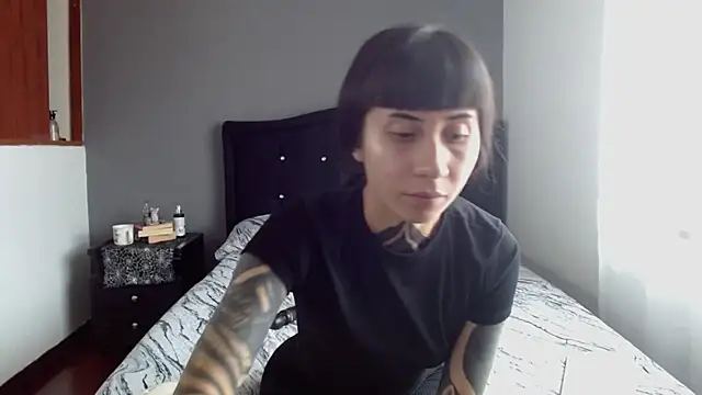 Emilia 1995 online show from November 19, 5:13 pm