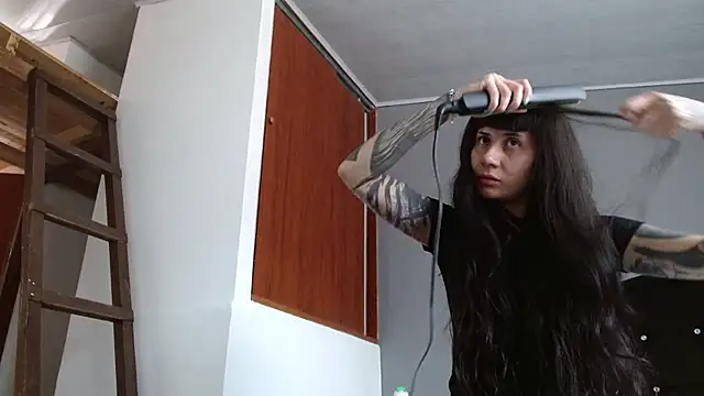 Emilia 1995 online show from August 3, 3:07 pm