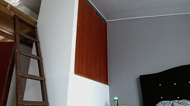 Emilia 1995 online show from July 31, 5:03 pm