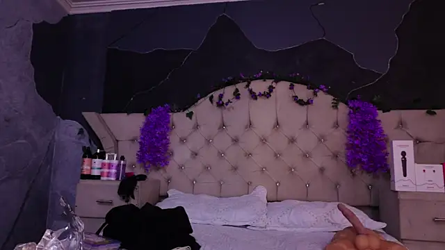 AmberGreyy  online show from July 10, 8:20 pm