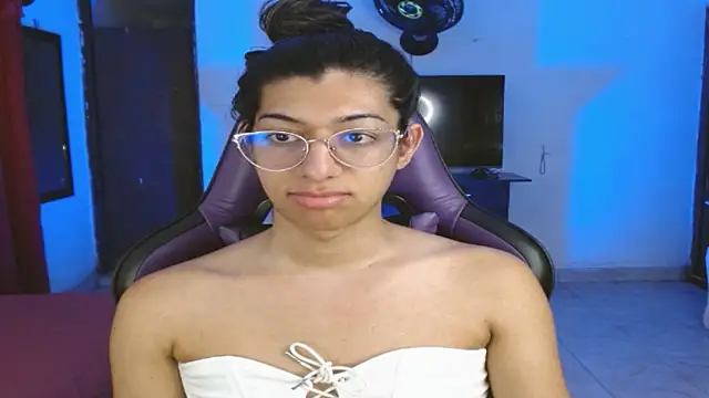 engielphoenis14 online show from March 13, 11:17 pm