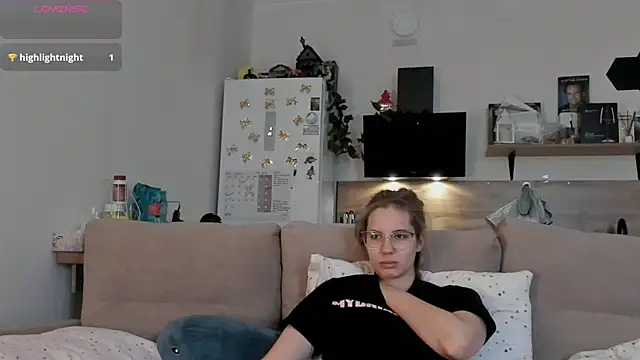Girl alone home online show from June 5, 4:05 am
