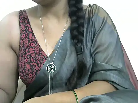 Snapshot of rashmika_reddy chatting on October 16, 5:43 am rashmika reddy online show from October 16, 5:43 am