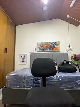 karlamorris  online show from February 19, 1:32 pm