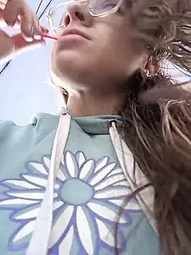 karlamorris  online show from January 16, 1:40 pm