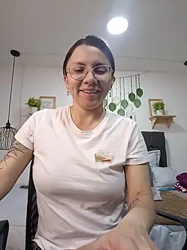 karlamorris  online show from November 6, 2:34 pm