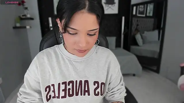 renee shelby  online show from January 15, 8:15 pm