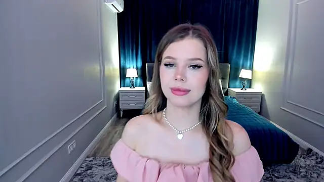 FollowLovee online show from October 5, 8:03 pm