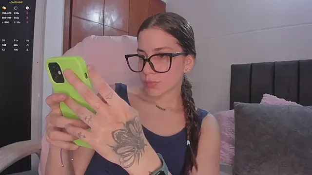 LynnSam  online show from November 4, 10:15 pm