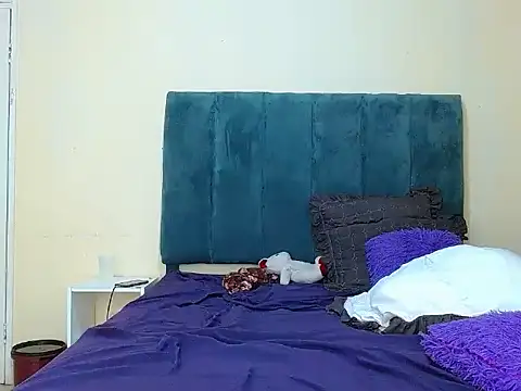 curvycloe1 online show from October 10, 6:29 am