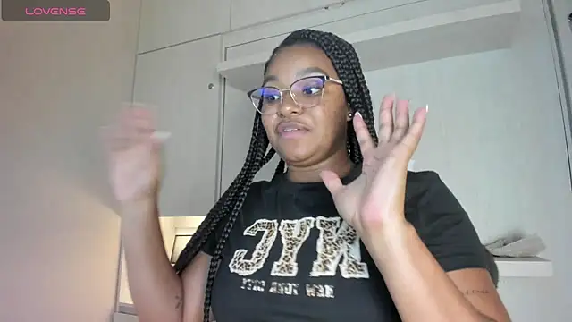 tamaraa smiith online show from June 18, 7:41 pm