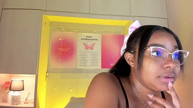 tamaraa smiith online show from November 15, 8:10 pm