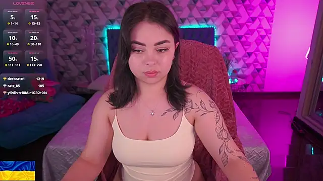 SusieWood online show from April 28, 2:49 am