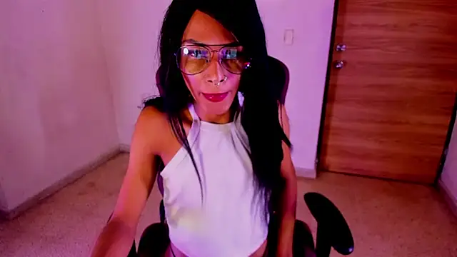 carolinemiller7 online show from October 30, 6:38 am