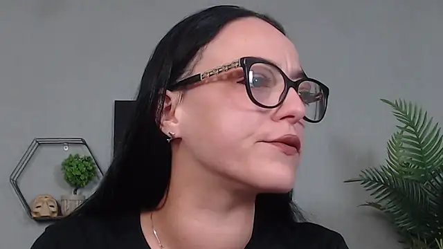 IzabelllNoir online show from May 3, 9:01 am