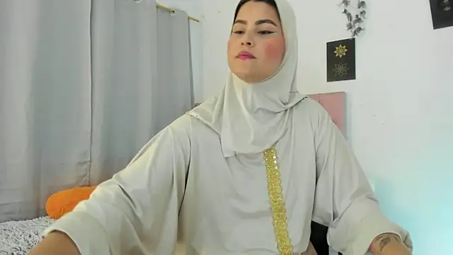 AishaAmin  online show from June 18, 12:10 pm