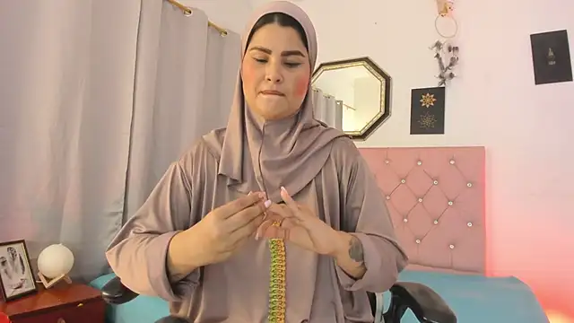 AishaAmin  online show from July 31, 12:17 pm