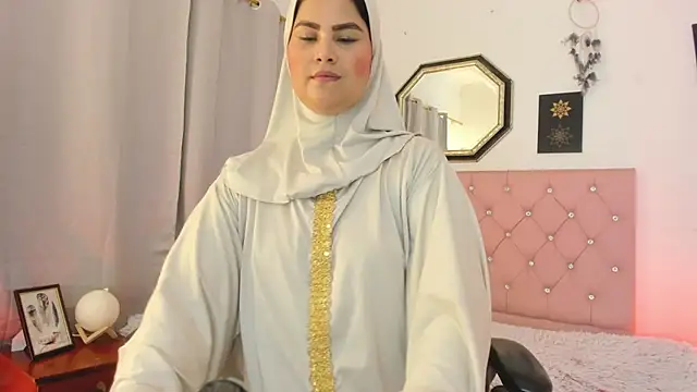 AishaAmin  online show from July 30, 12:17 pm